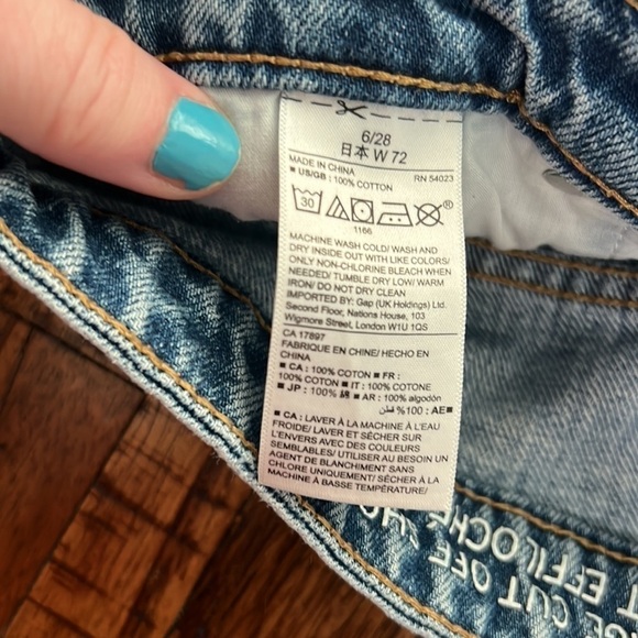 VTG Gap Shorts Roll cuff Button fly Size 6 light wash size 6 - Picture 4 of 10